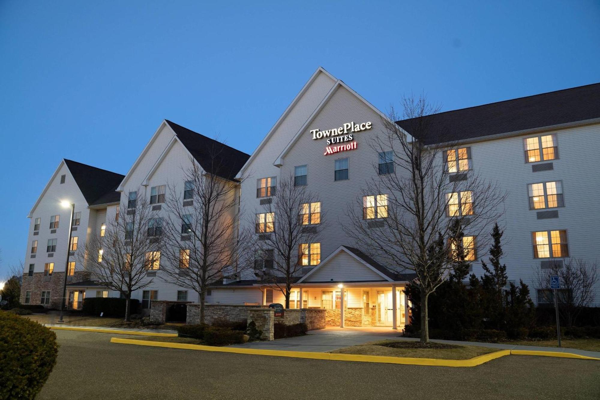Towneplace Republic Airport Long Island Hotel